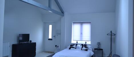 Studio | Silitysrauta/-lauta, ilmainen Wi-Fi, vuodevaatteet