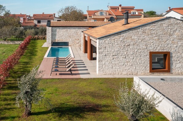 House, Smoking | 3 bedrooms - Oliba in Bale With 3 Bedrooms and 3 Bathrooms (Bale)