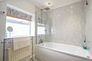 Shower, hair dryer - Fawley (Lyme Regis)