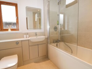 Cottage | Badkamer | Een douche