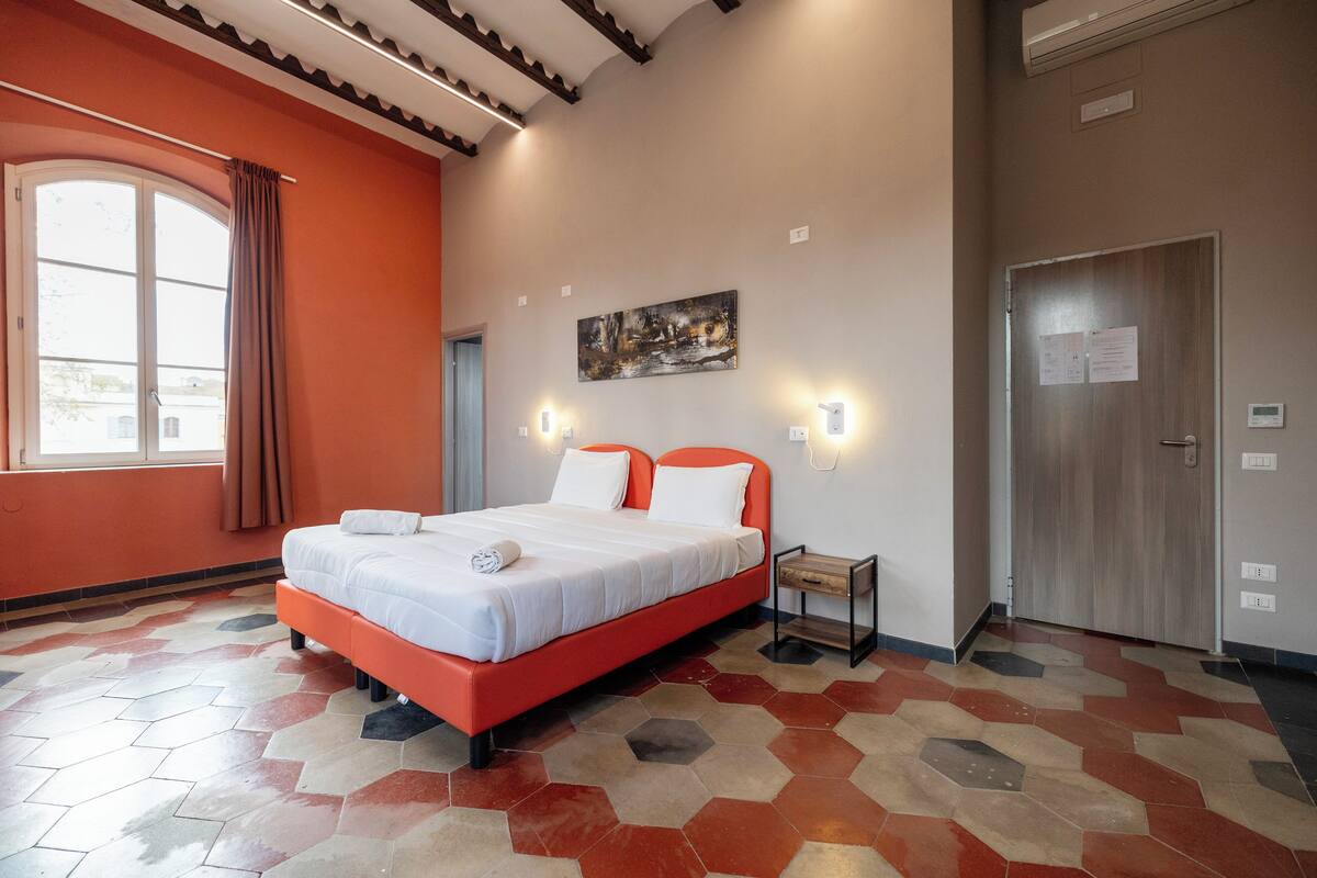 Large Double Room | Down comforters, soundproofing, free WiFi, bed sheets