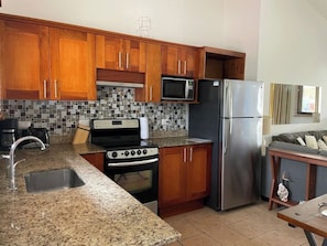 Een magnetron, een oven, een kookplaat