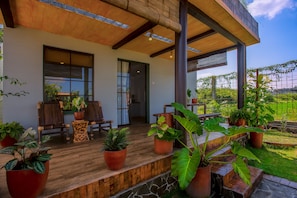 Familien-Ferienhaus, 2 Schlafzimmer, Balkon, zum Garten hin | Terrasse/Patio