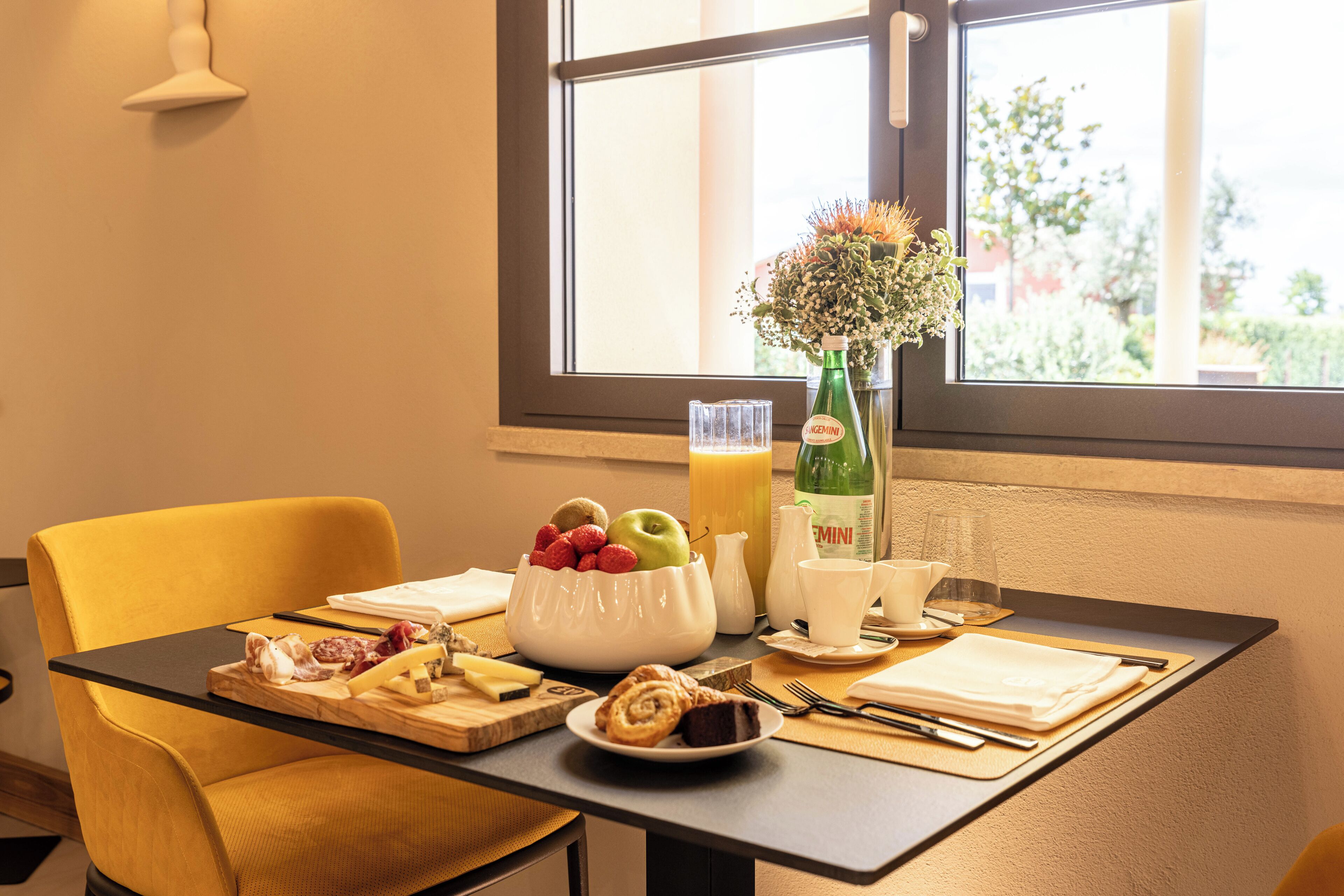 Free daily buffet breakfast