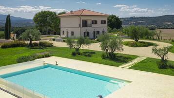 3 outdoor pools, open 10:00 AM to 7:30 PM, pool umbrellas, sun loungers