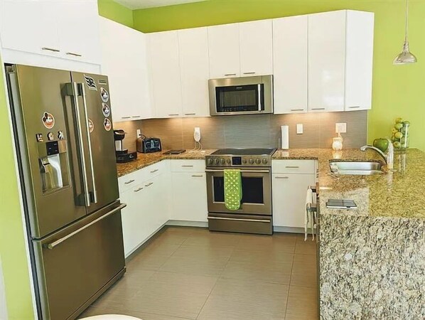 Kühlschrank, Ofen, Herdplatte, Geschirrspüler