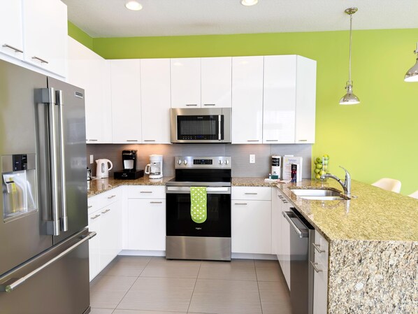 Fridge, oven, stovetop, dishwasher