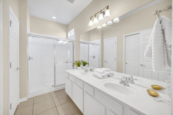 Hair dryer, towels - Norwegian retreat at Windsor Hills (Kissimmee)