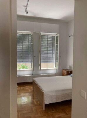 3 bedrooms, WiFi - Lovely 3-bedroom home in central Athens w/ rooftop (Athina)