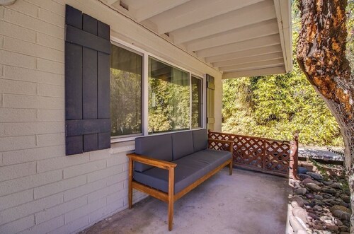 Bright and Cozy Mid Town Phoenix Zen Yard Studio!  