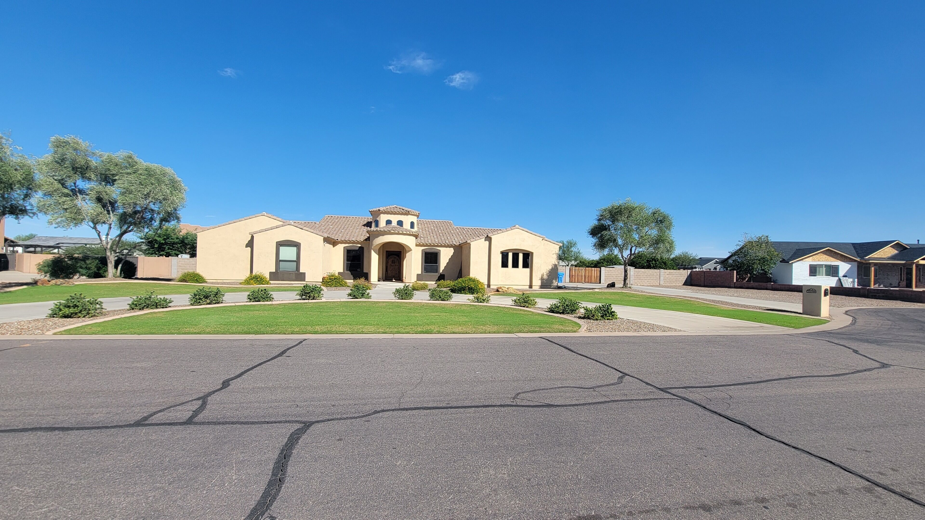 Cozy up in our beautiful home.  Escape to family friendly Gilbert, Arizona! 