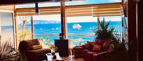 Área de estar no saguão