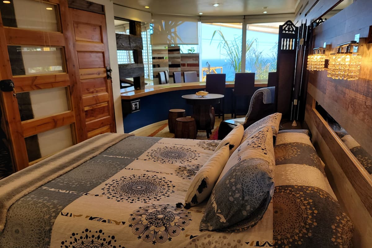Comfort appartement, uitzicht op oceaan | 1 slaapkamer, een kluis op de kamer, individueel gedecoreerd