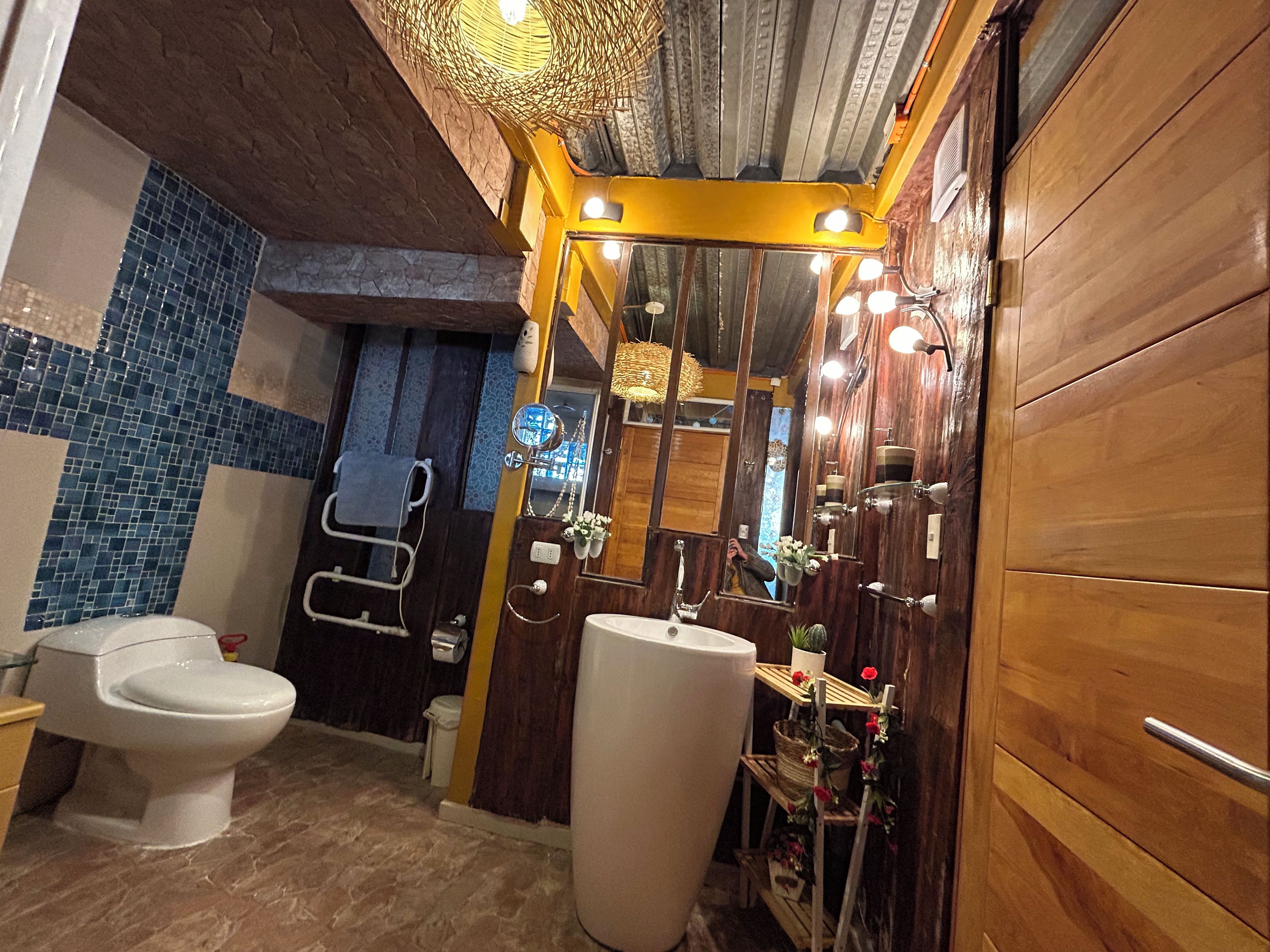 A bathroom with a toilet, bidet, and sink.