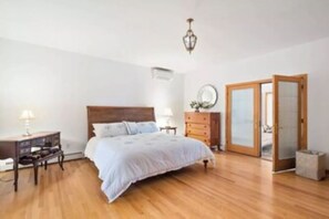 5 bedrooms, WiFi, bed sheets