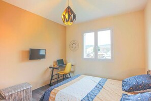 2 bedrooms, WiFi, bed sheets