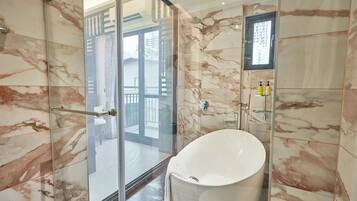 Exclusive Double Room | Bathroom | Designer toiletries, hair dryer, slippers, towels