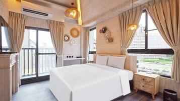 Kamar Double Klasik, 1 Tempat Tidur Queen | Seprai antialergi, selimut bulu angsa, dan brankas