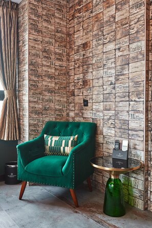 Quarto casal clássico, 1 cama Queen | Roupas de cama antialérgicas, edredons de pluma, cofres nos quartos