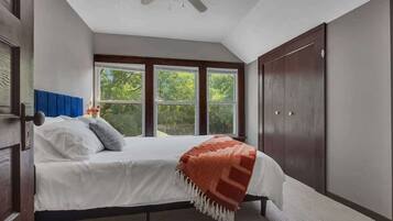 4 habitaciones, tabla de planchar con plancha, cuna de viaje y wifi