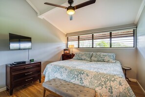 1 bedroom, WiFi, bed sheets - Kaunakakai Vacation Rental w/ Pool Access & A/C! (Kaunakakai)