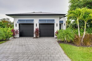 Exterior - Contemporary Naples Home w/ Outdoor Kitchen & Pool (Naples)