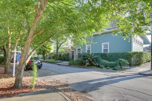 Property grounds - Cozy New Orleans Getaway Near Magazine Street! (New Orleans)