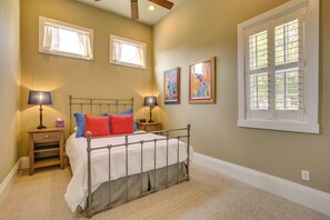 1 bedroom, iron/ironing board, WiFi, bed sheets - Cozy New Orleans Getaway Near Magazine Street! (New Orleans)