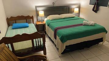 Exclusieve driepersoonskamer | 1 slaapkamer, luxe beddengoed, een laptopwerkplek, gratis wifi