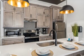 微波炉、烤箱、炉灶、洗碗机