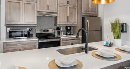 Waterfront Executive Suite - 3 Bedroom w/Loft