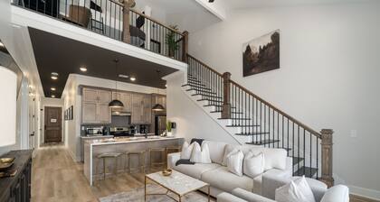 Waterfront Executive Suite - 3 Bedroom w/Loft