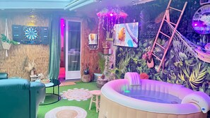 Indoor spa tub - Spacieuse Maison vue sur la Loire (Saint-Clément-des-Levées)