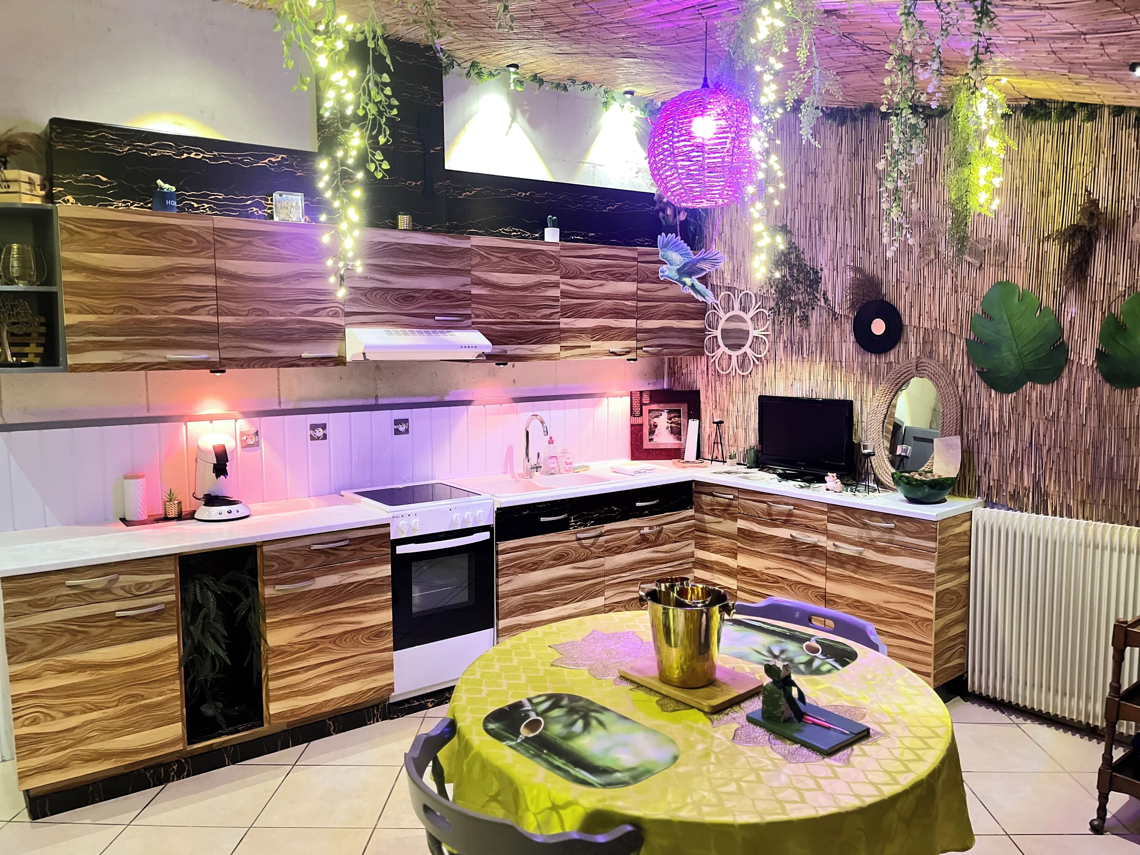 Microondas, horno, cafetera y tetera y tostadora 