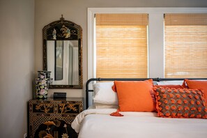 2 habitaciones, escritorio, tabla de planchar con plancha y wifi gratis 