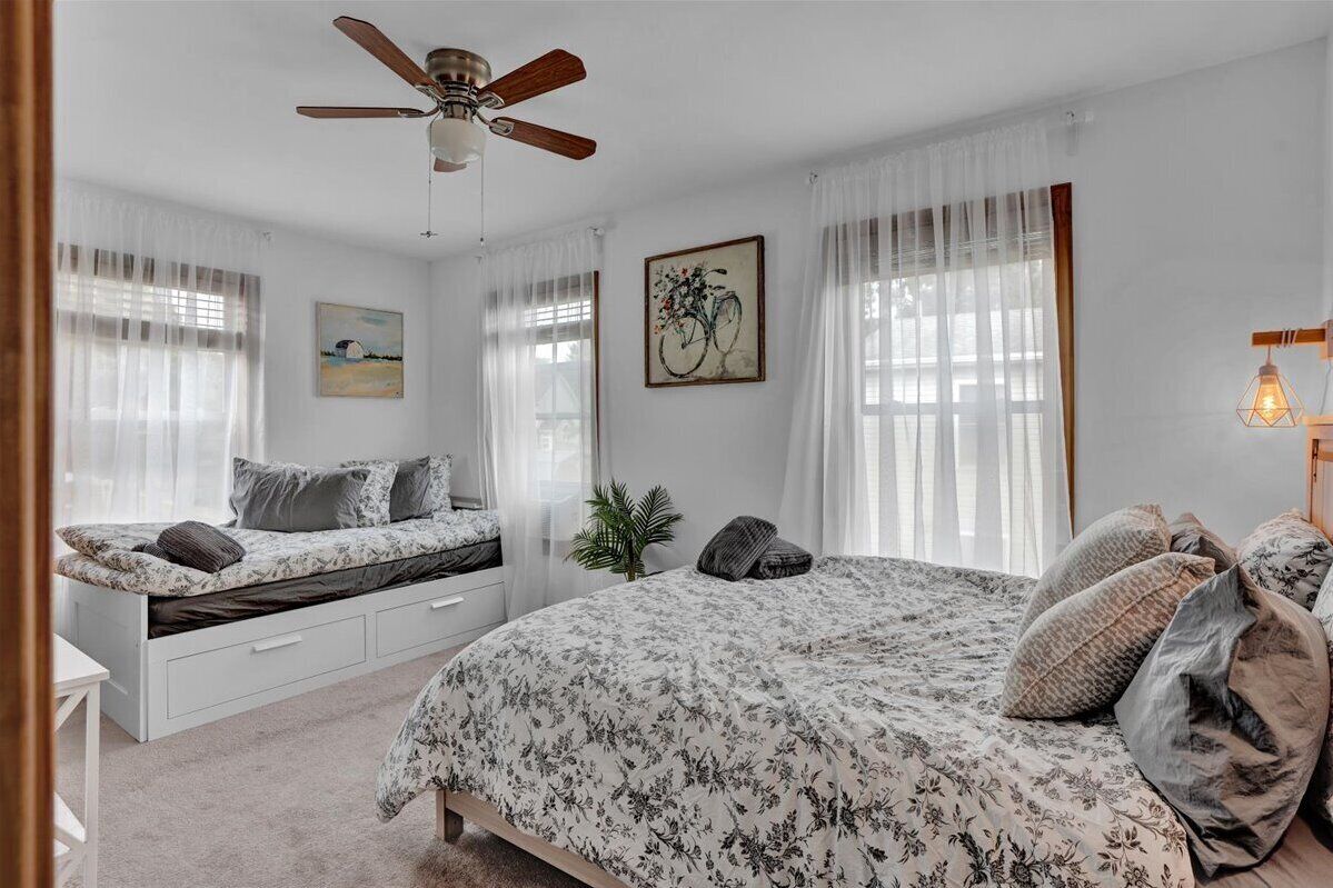 Vacation Home w/Hot Tub/Sauna and Gaming Room
