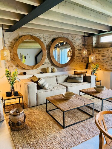 Villa Age with Fireplace