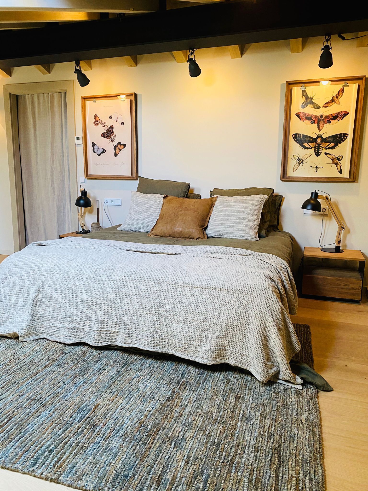 3 bedrooms, iron/ironing board, travel cot, WiFi