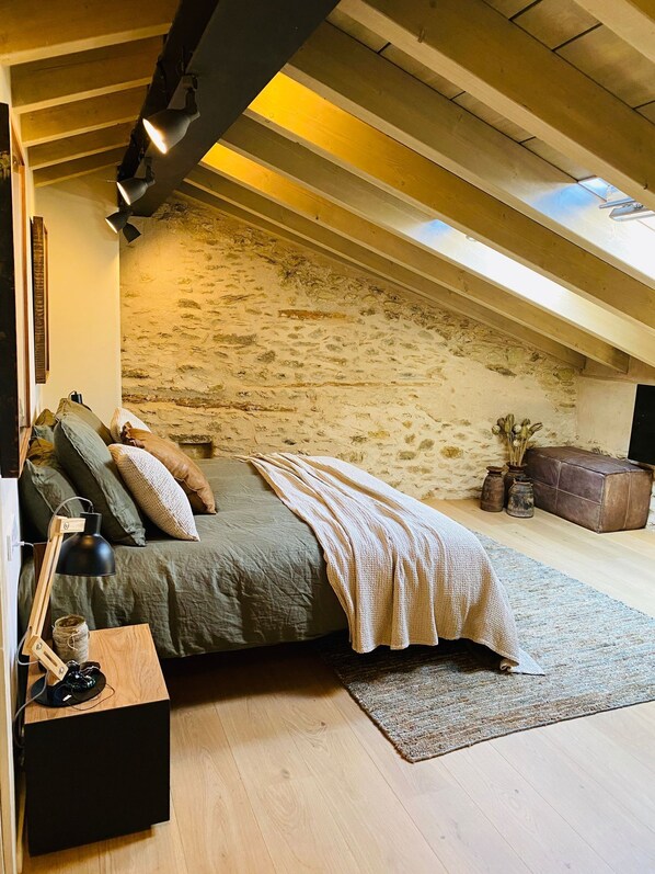 3 habitaciones, tabla de planchar con plancha, cuna de viaje y wifi 