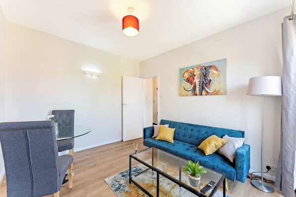 Apartment | Living area - Luxe 1 bed Flat in Canada Water - Free Parking (London)