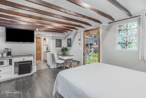 1 bedroom, desk, iron/ironing board, WiFi