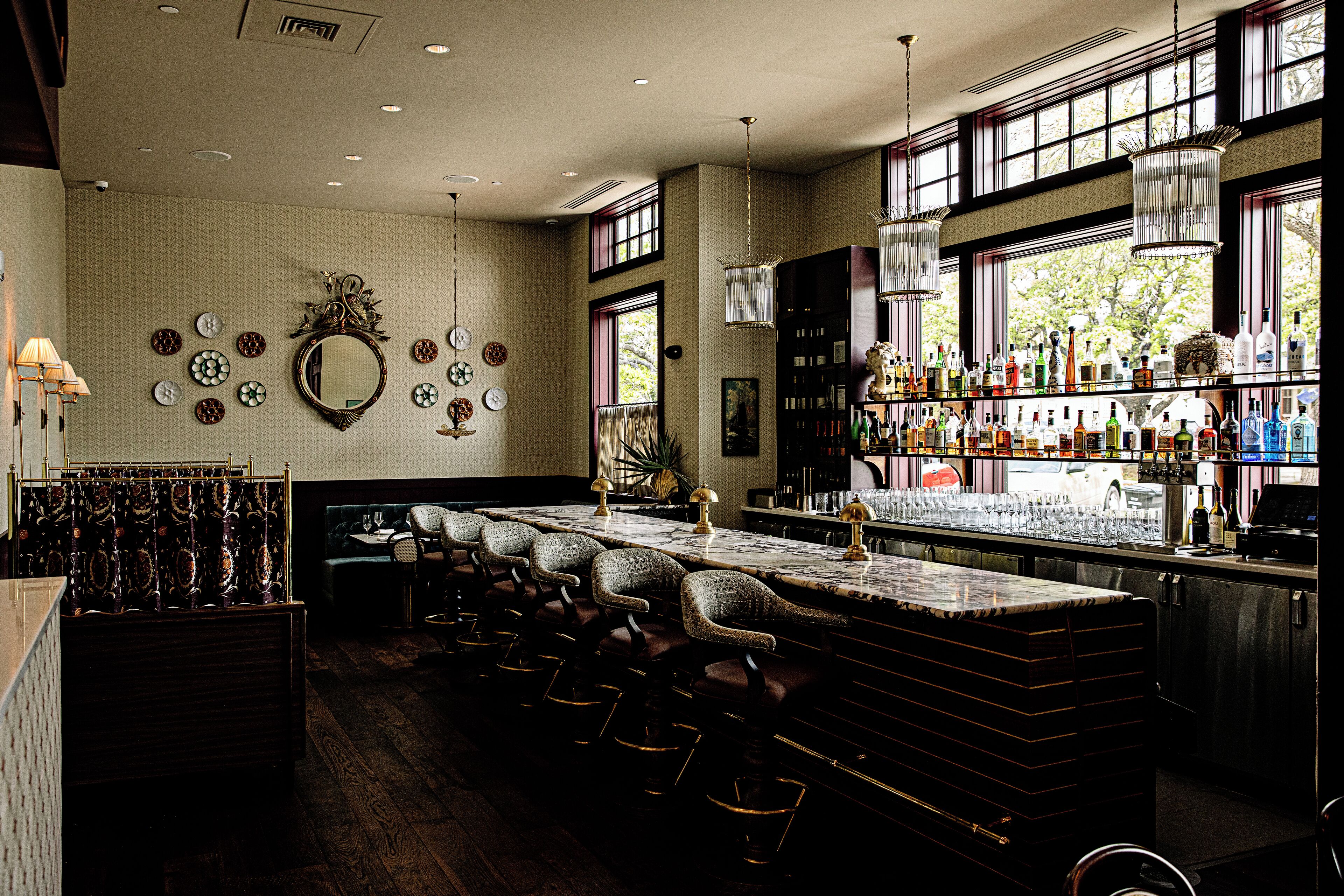 2 Bars/Lounges