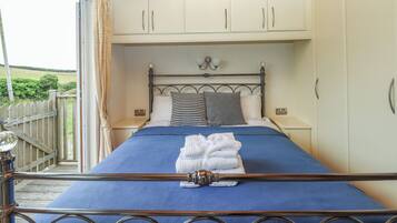 2 bedrooms, individually decorated, individually furnished, free WiFi