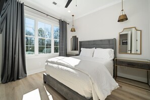 4 bedrooms, iron/ironing board, WiFi, bed sheets - 3 Bedroom Suite + Loft, Second Floor (Helena)