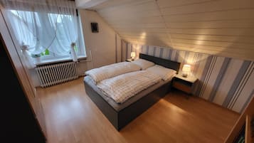 4 bedrooms, desk, iron/ironing board, travel cot
