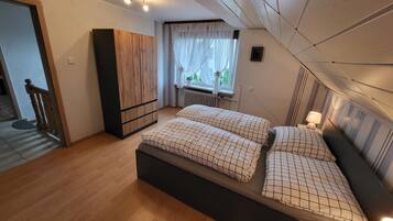 4 bedrooms, desk, iron/ironing board, travel cot