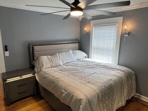 5 Schlafzimmer, Zimmersafe, Schreibtisch, Bügeleisen/Bügelbrett