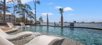 Lux Waterfront Home, Free Heated Pool, Hot Tub&Fire Pit, Pier/Boat Dock, Views!!