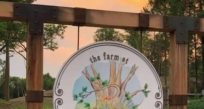 Luxury Farm Stay-The Cottage at Glenrose - Wolf Pine Hollow