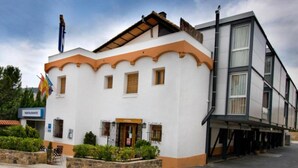 Front of property - Hotel de Jerica (Jerica)